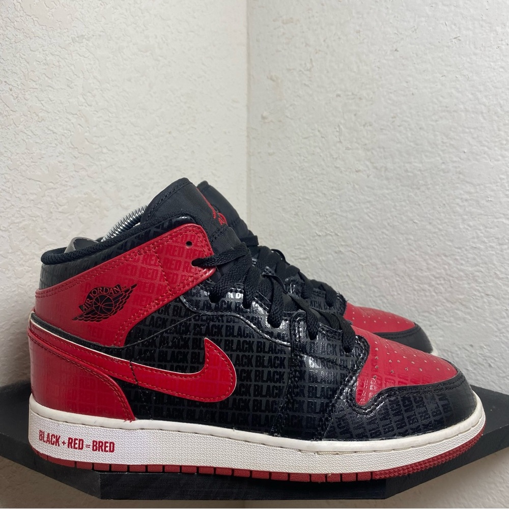Jordan 1 black + red = bred
